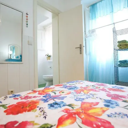 Cool In Center Apartment Lisbon